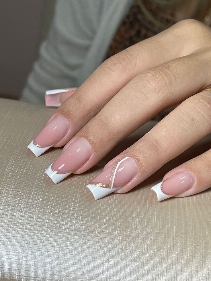 Unhas brancas quadradas