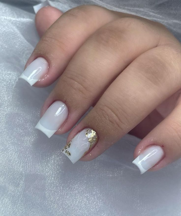 Unhas brancas quadradas