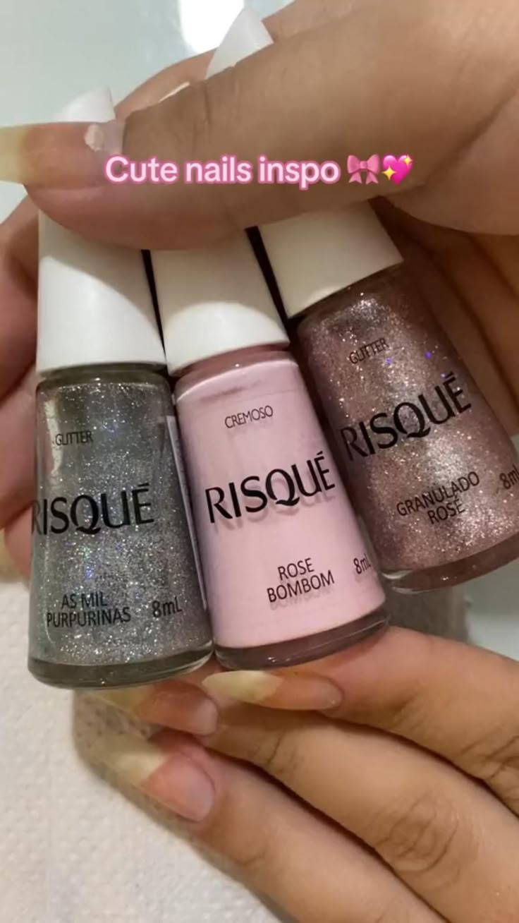 Unha rosa com adesivo