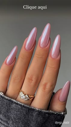 Unha rosa com strass