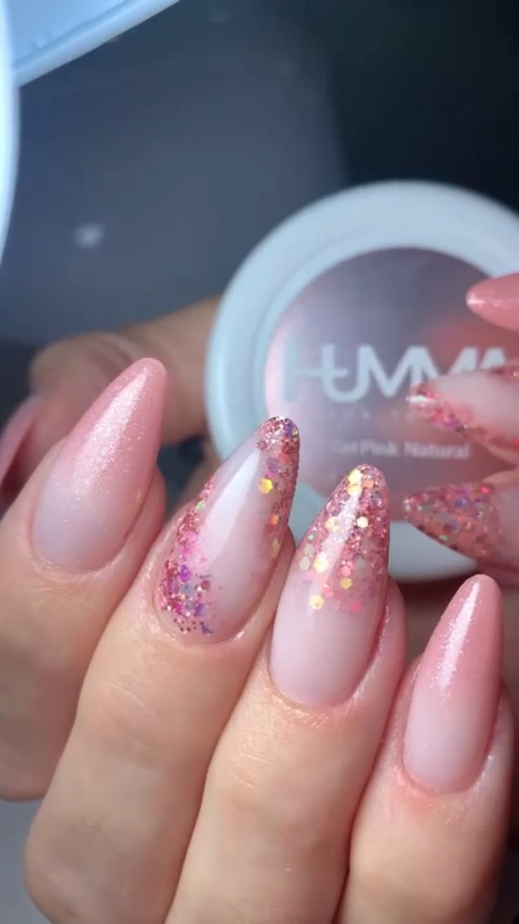 Unha rosa decorada simples