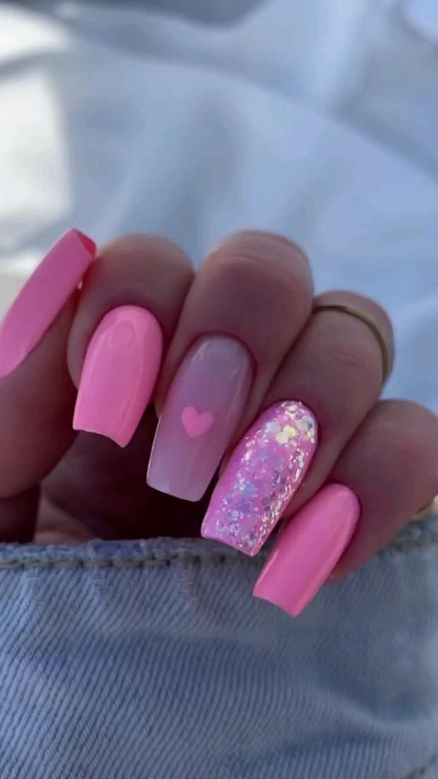 Unha rosa com adesivo