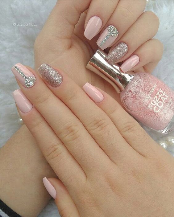 Unhas rosas