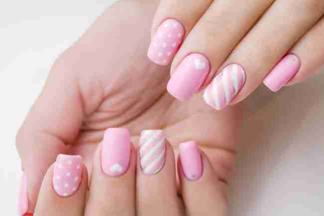unhas rosa pastel