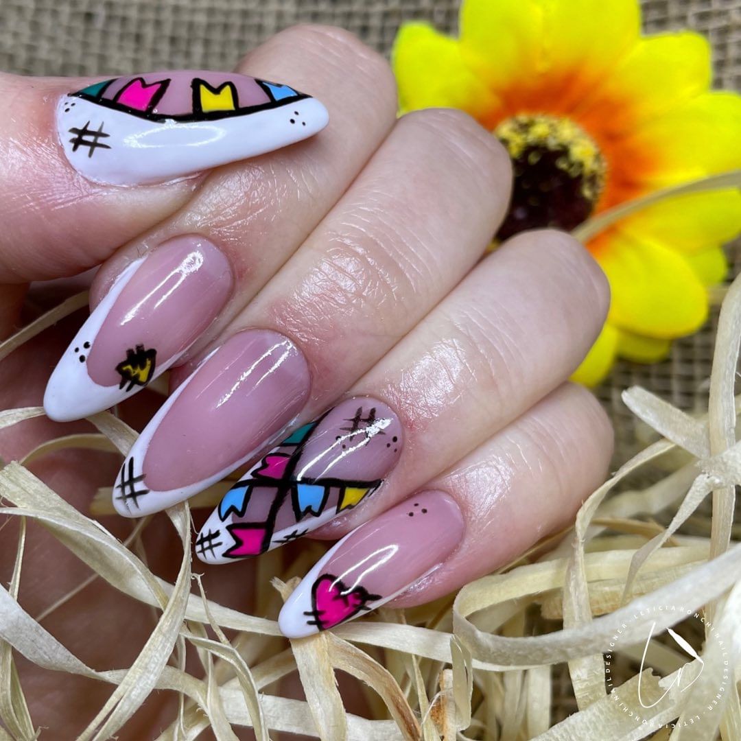 Unhas com bandeirinhas
