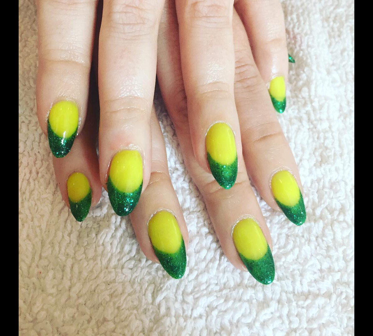 unha decorada verde e amarelo para copa