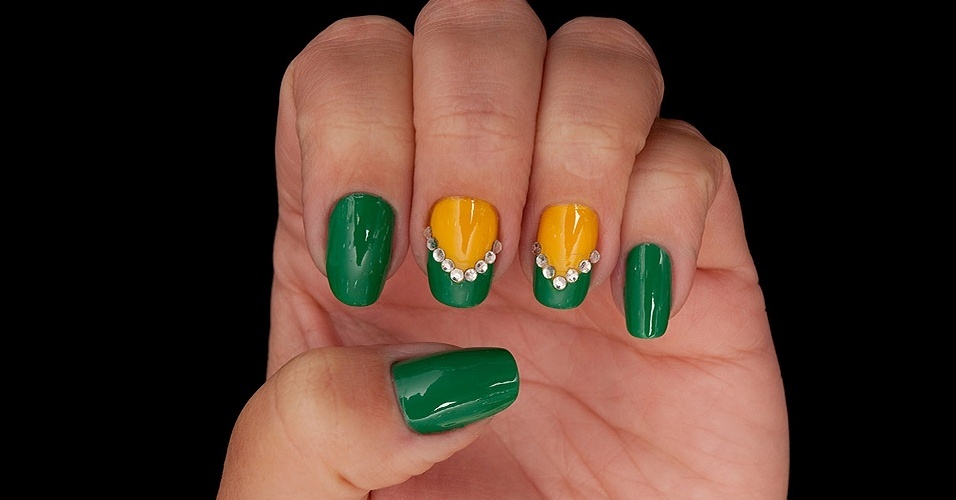 unha decorada verde e amarelo elegante