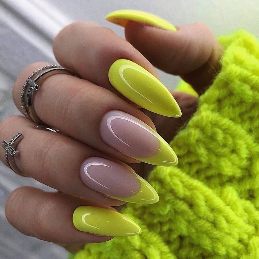 unha decorada verde e amarelo abstrata