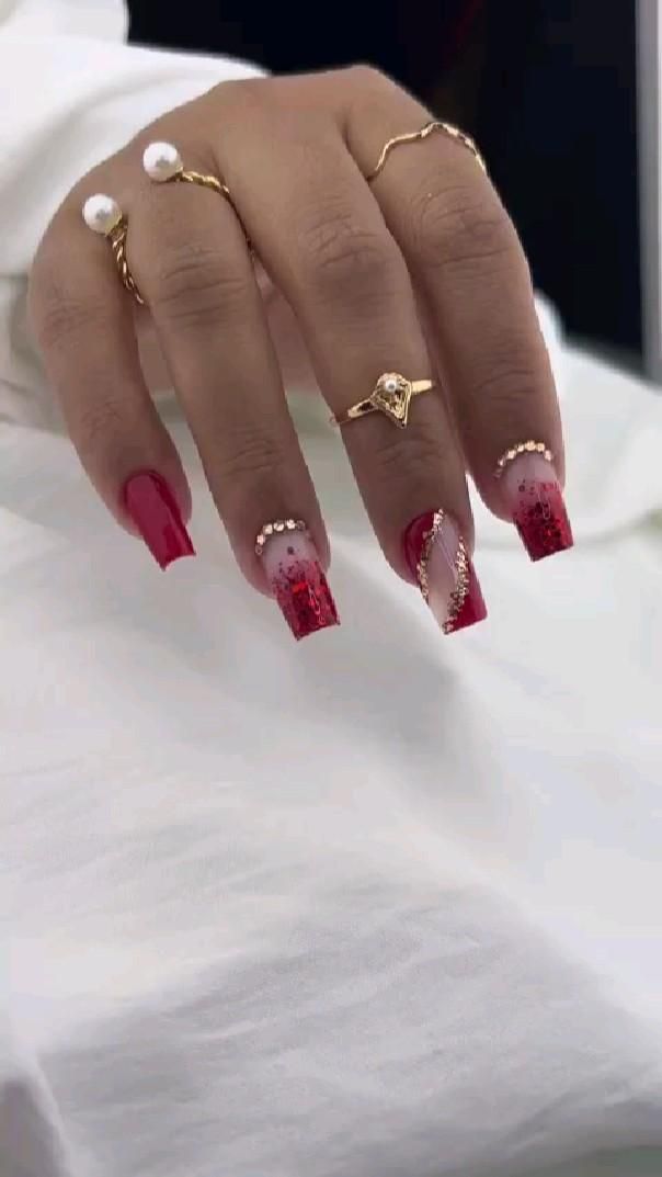 unha vermelha com glitter