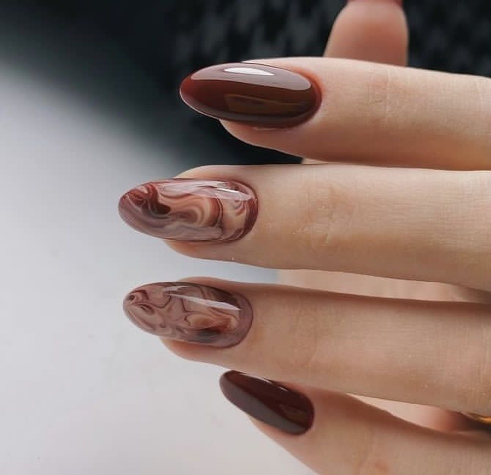 esmalte marrom