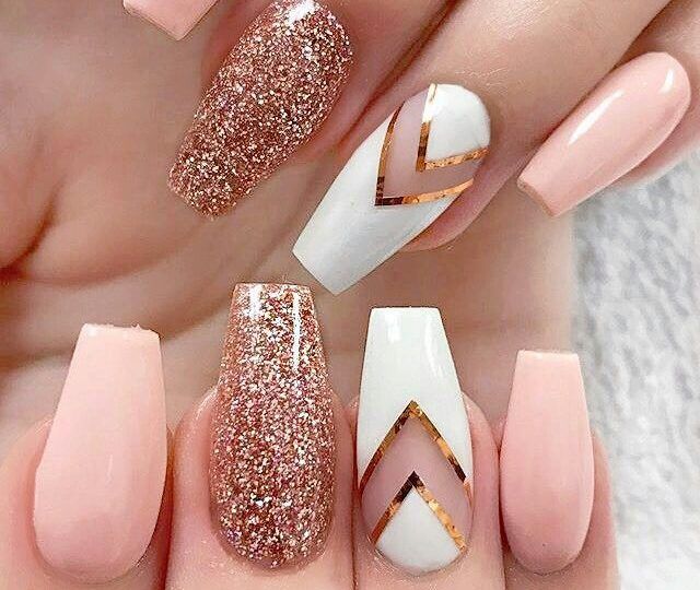 unha decorada feminina