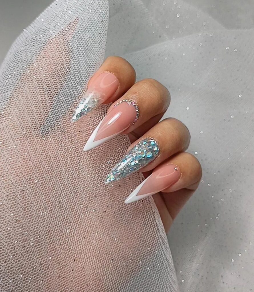unha stiletto simples