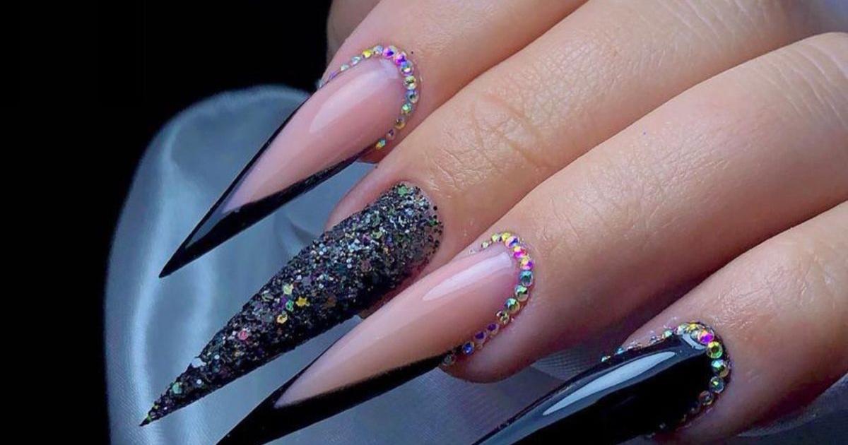 unha stiletto decorada