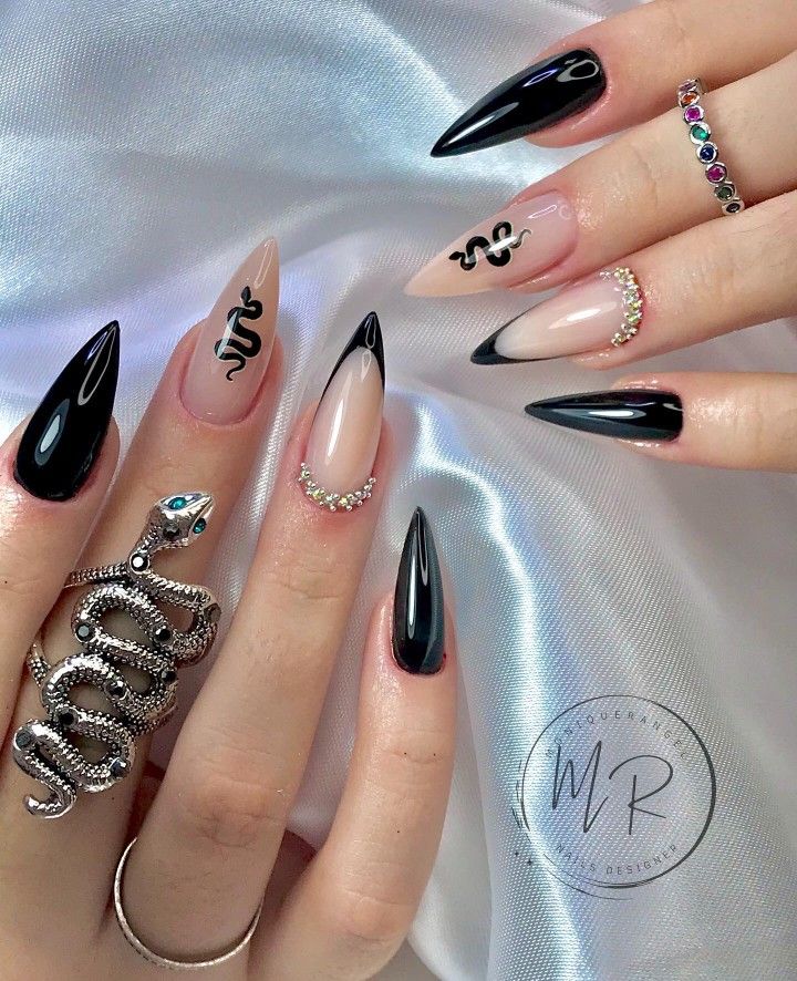 unha stiletto curta decorada