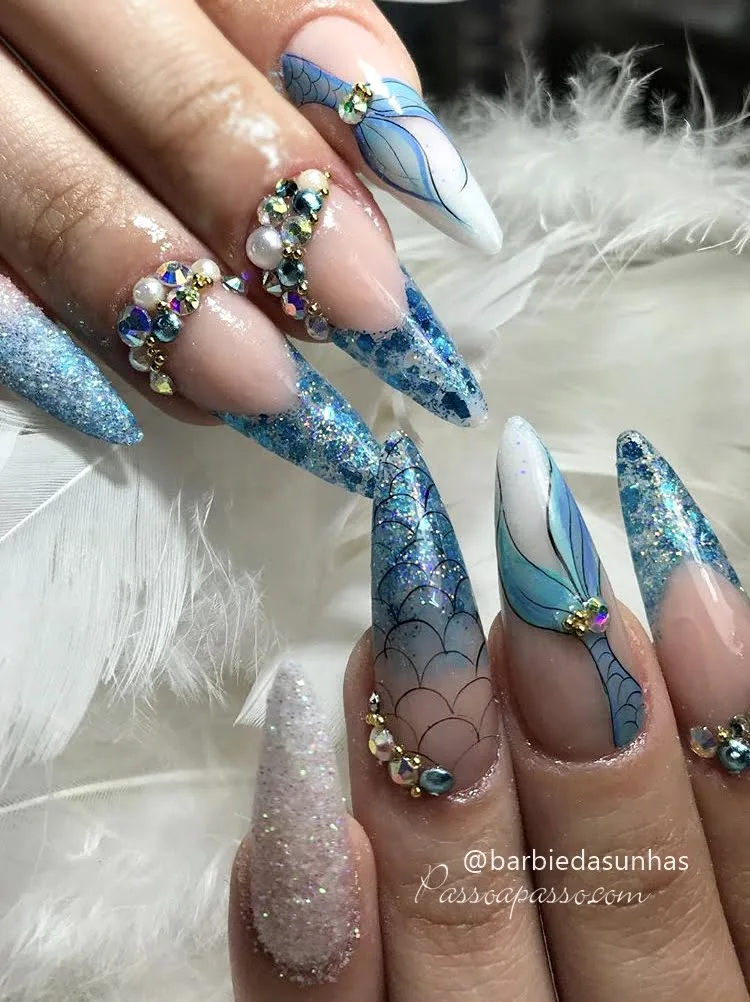 unha stiletto curta decorada