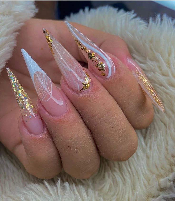 unha stiletto com glitter