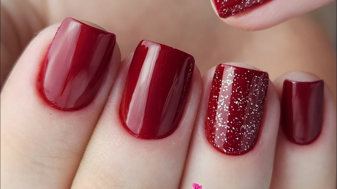 Nail art vermelha brilhante