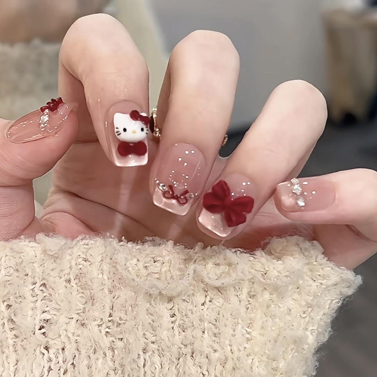 unha vermelha com laço Hello Kitty
