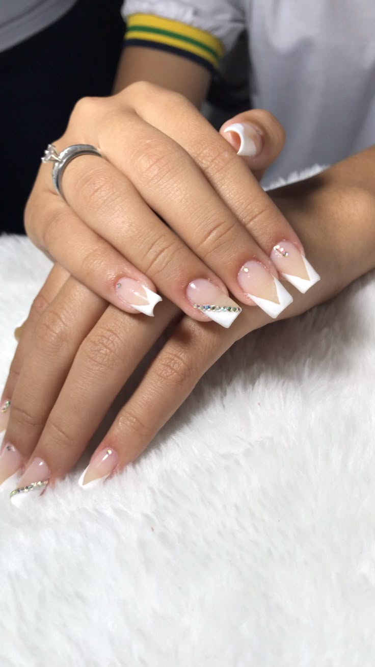 unhas brancas opacas