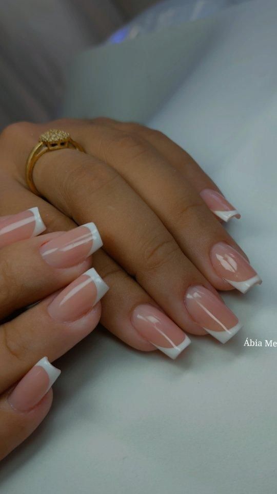 unhas decoradas brancas