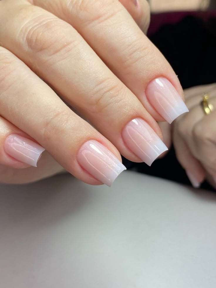 unhas brancas opacas