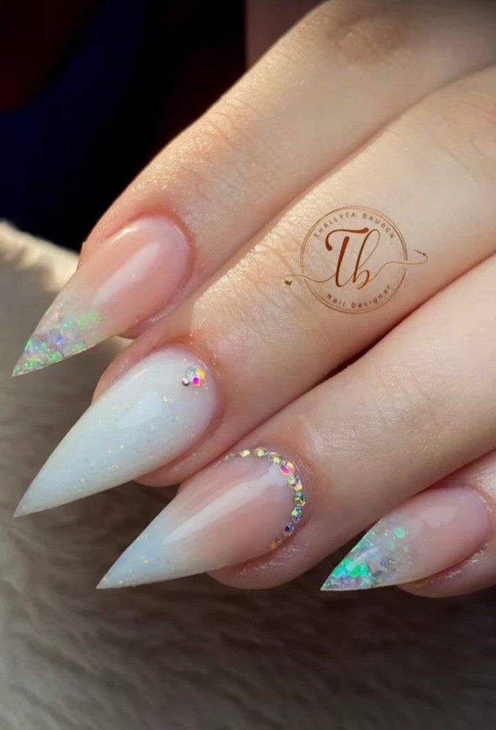 unhas decoradas brancas