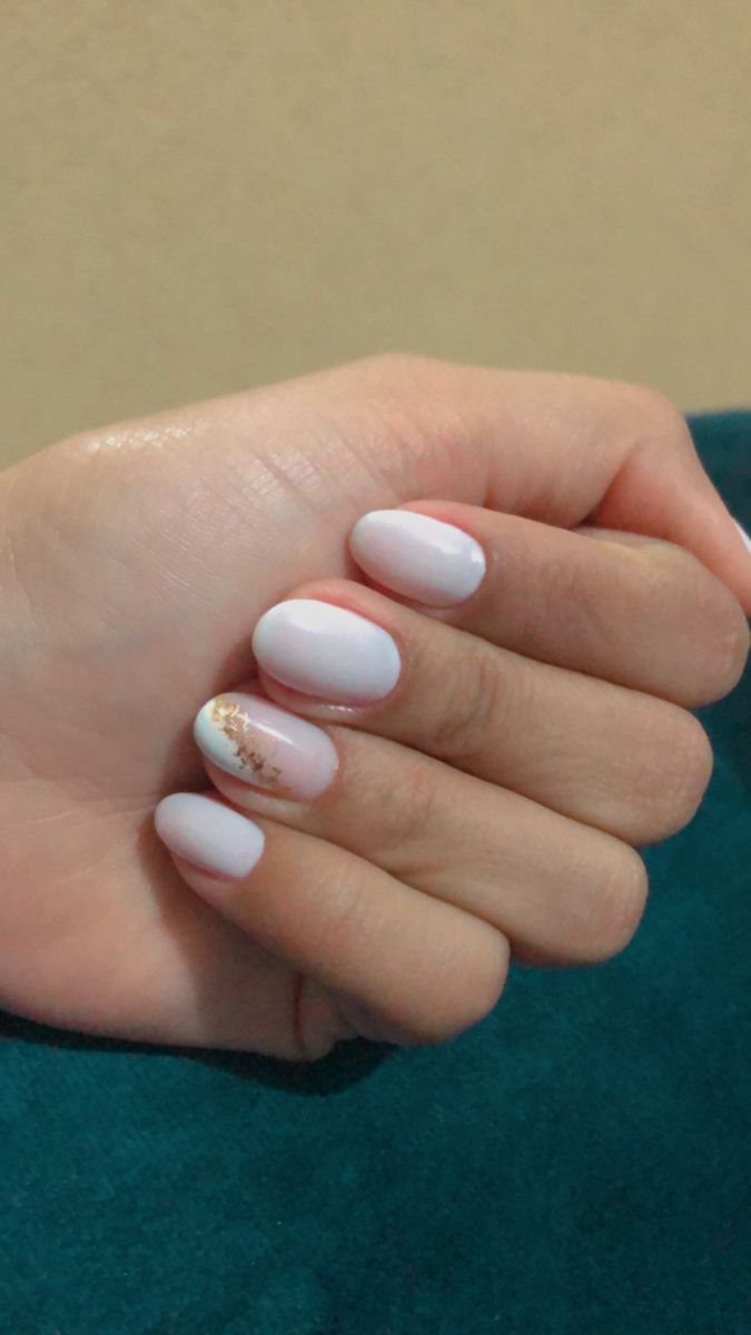 unhas brancas simples