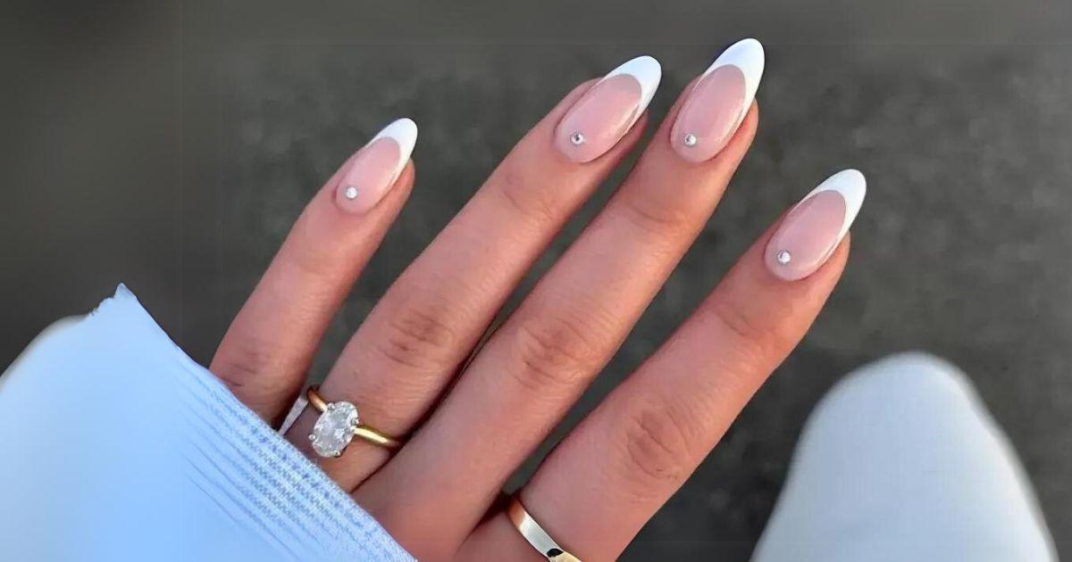 decoração de unhas brancas