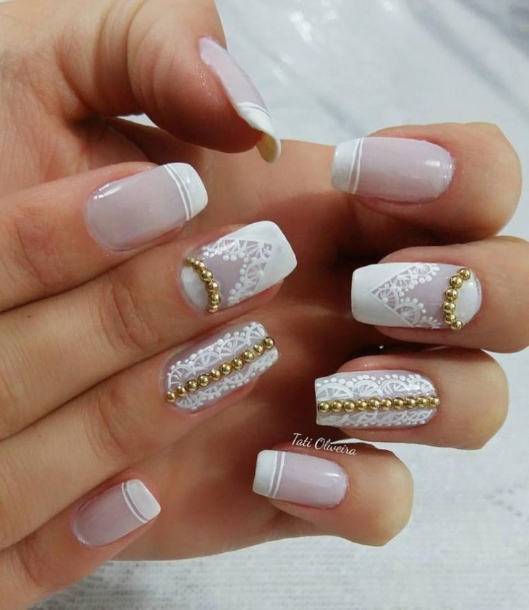 Unhas brancas com glitter