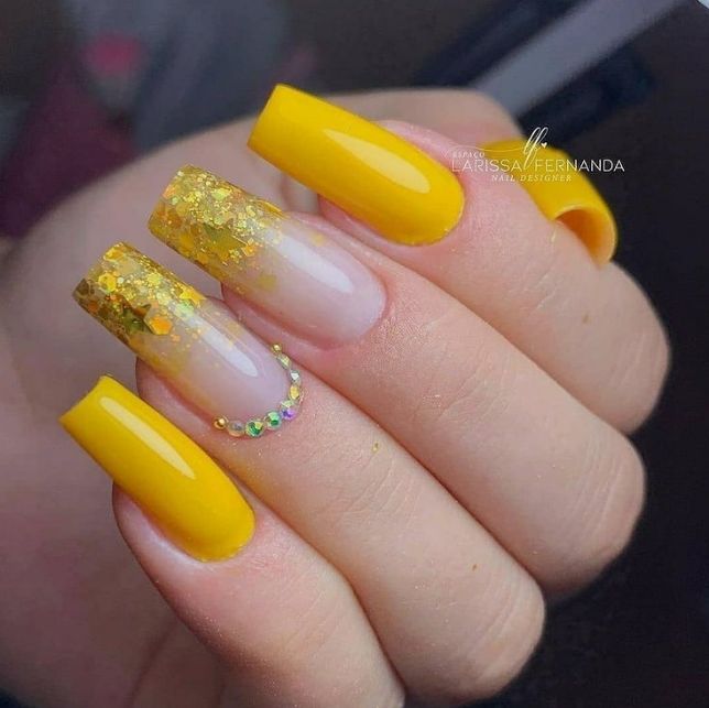 unhas amarelas para atrair dinheiro