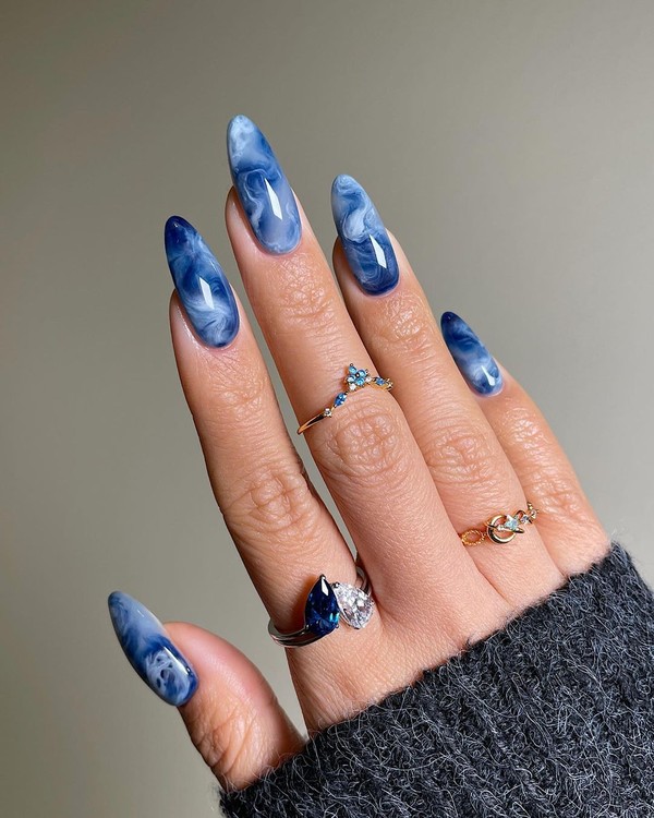 tendência unhas azuis