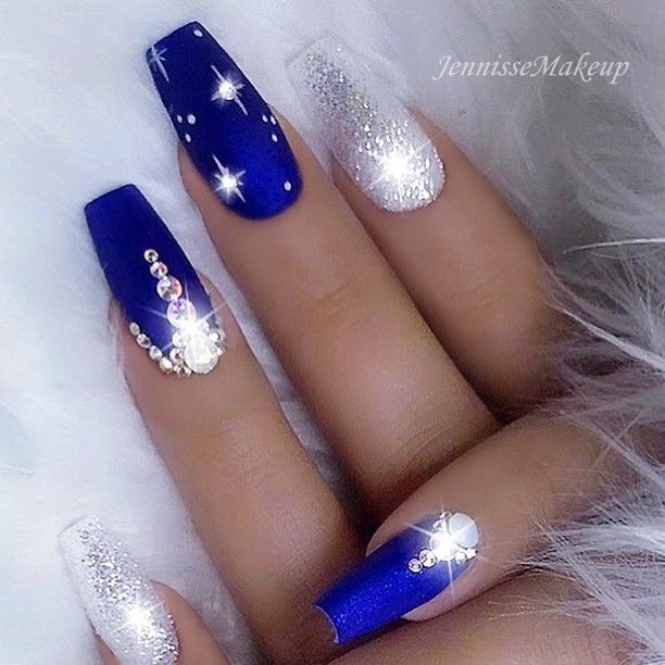 unhas decoradas em gel azul