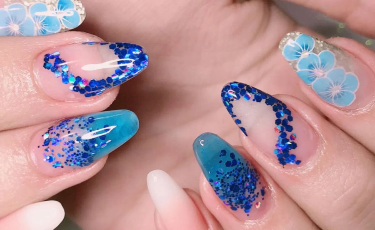 glitter azul unha em gel