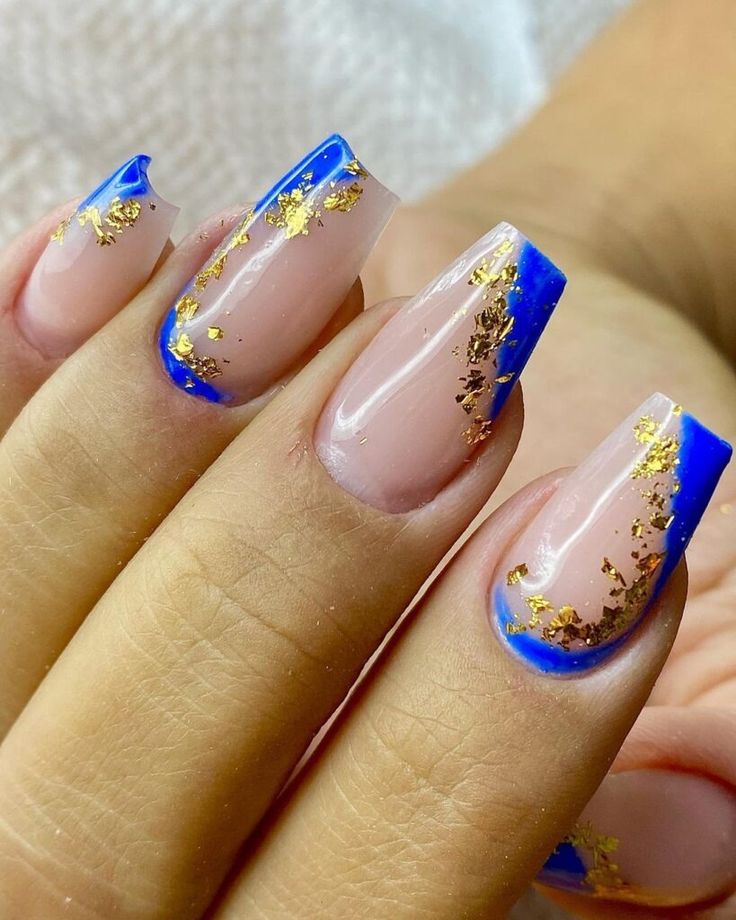 unha de gel azul marinho