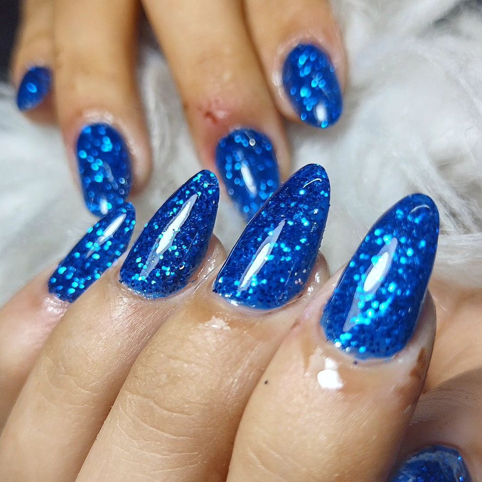 unha encapsulada azul escuro