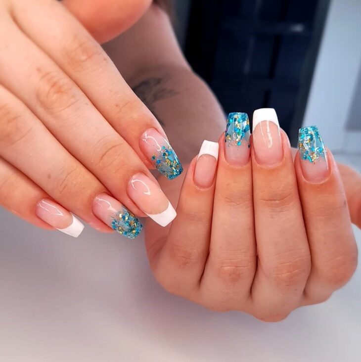 manutenção unha em gel azul royal