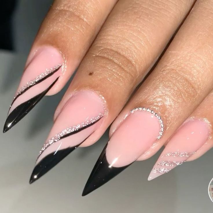 unhas geométricas pretas