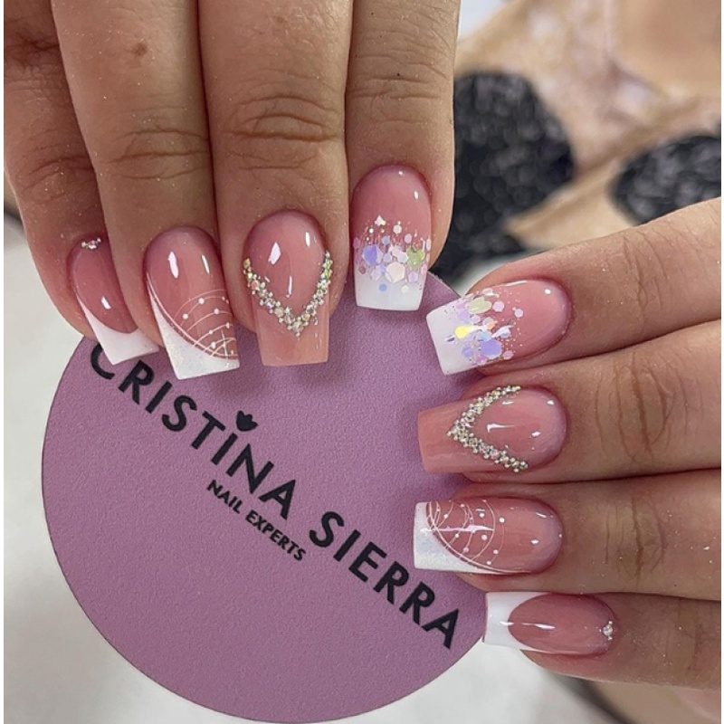 unhas com glitter rosa