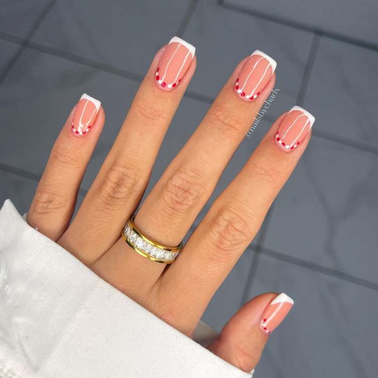 unhas decoradas vermelhas delicadas