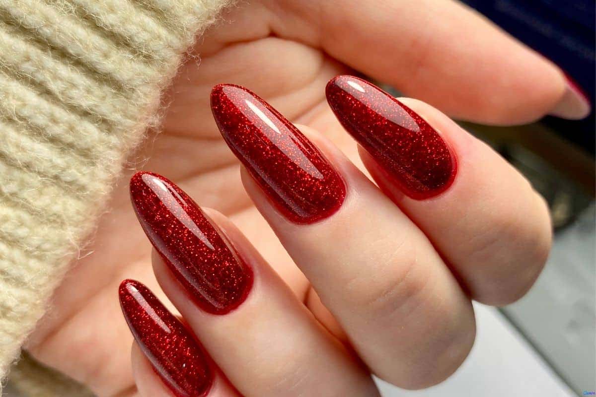 unhas decoradas vermelhas delicadas