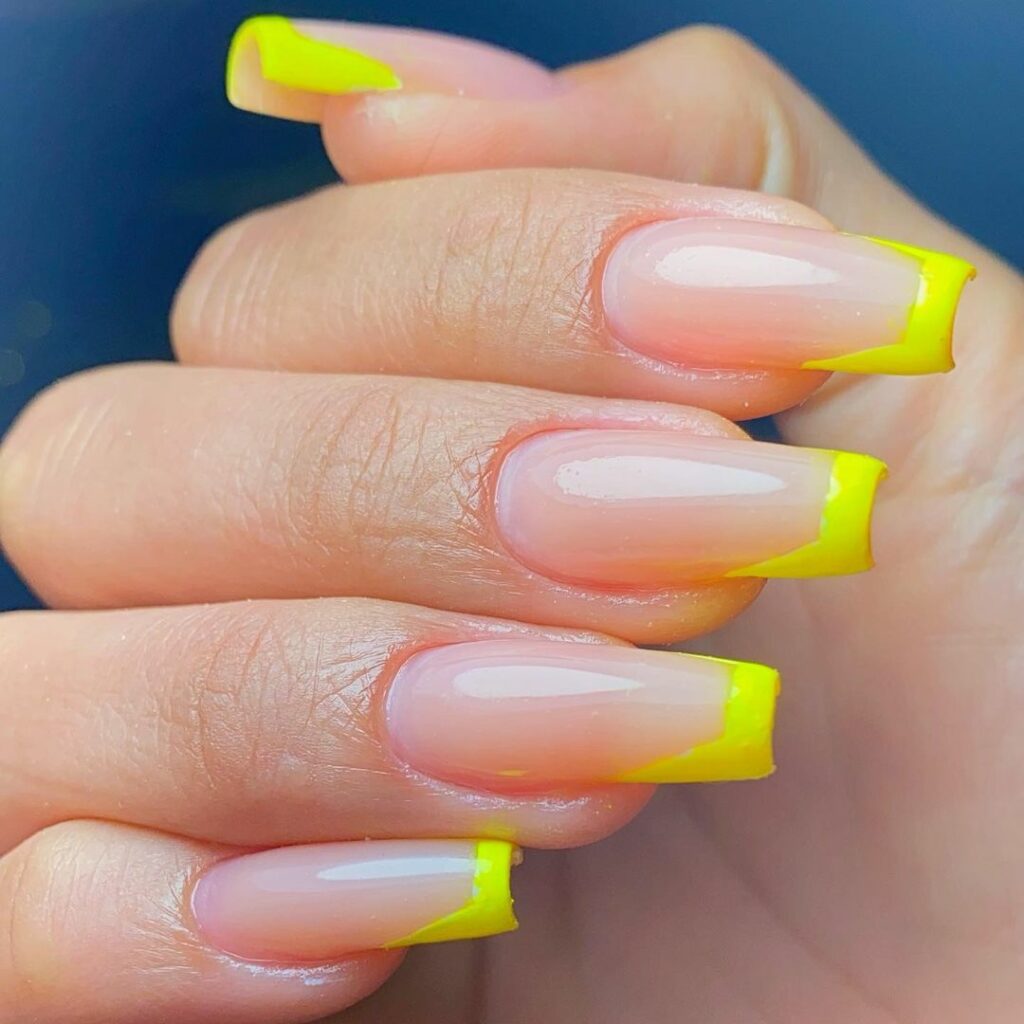 unha neon curta