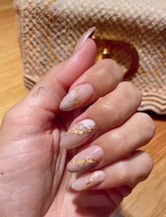 Esmalte dourado