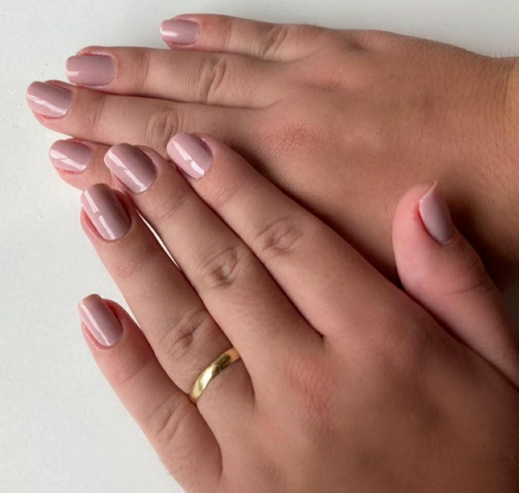 melhor esmalte nude para pele clara