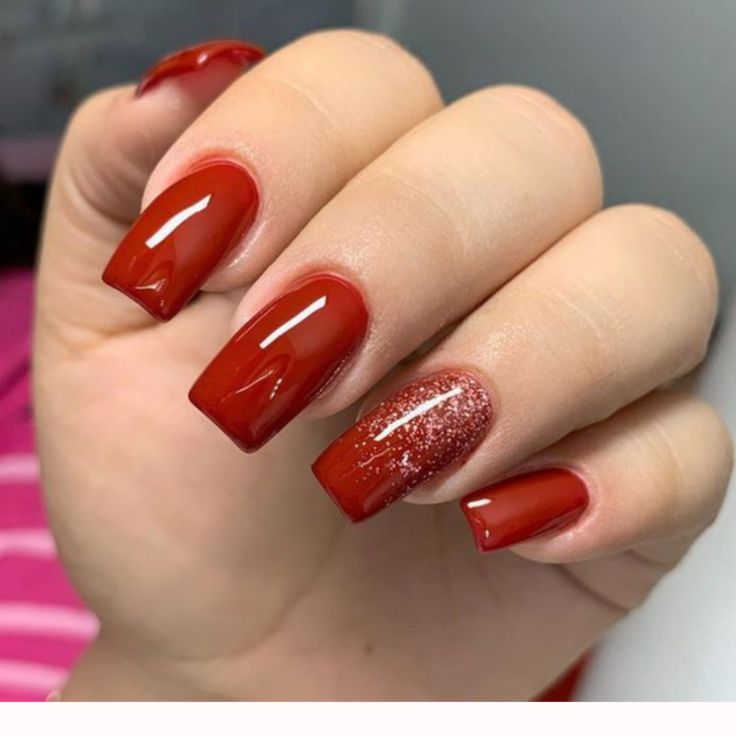 unhas vermelhas decoradas