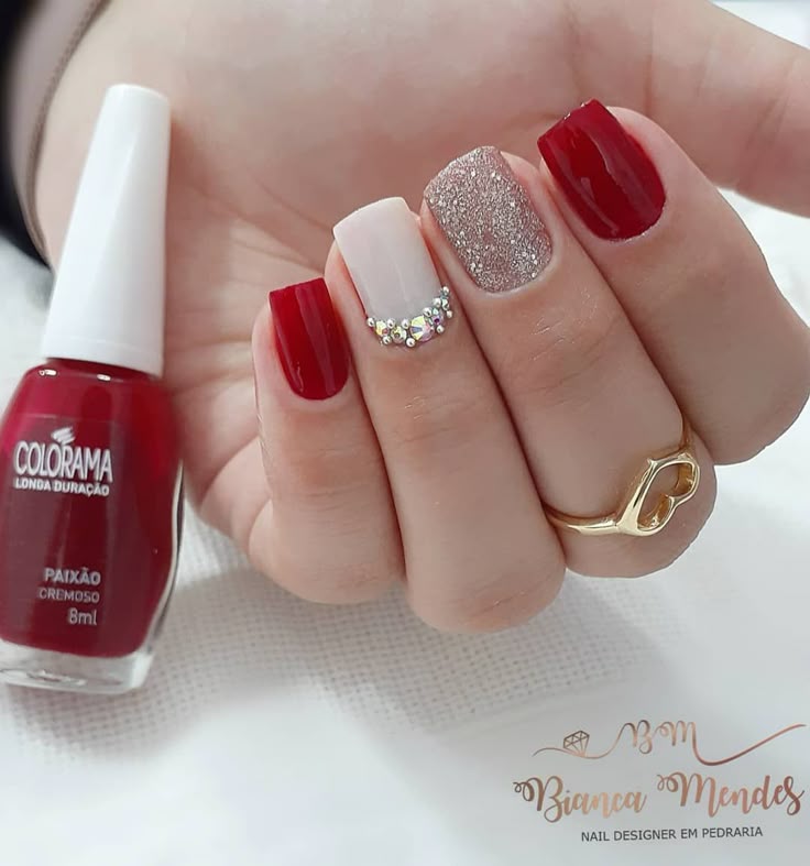 unhas vermelhas simples