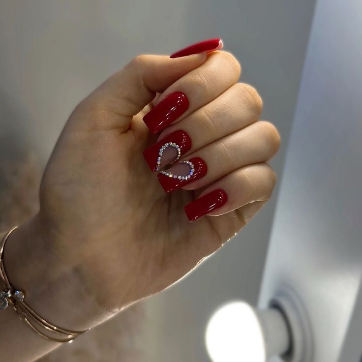 unhas vermelhas cereja