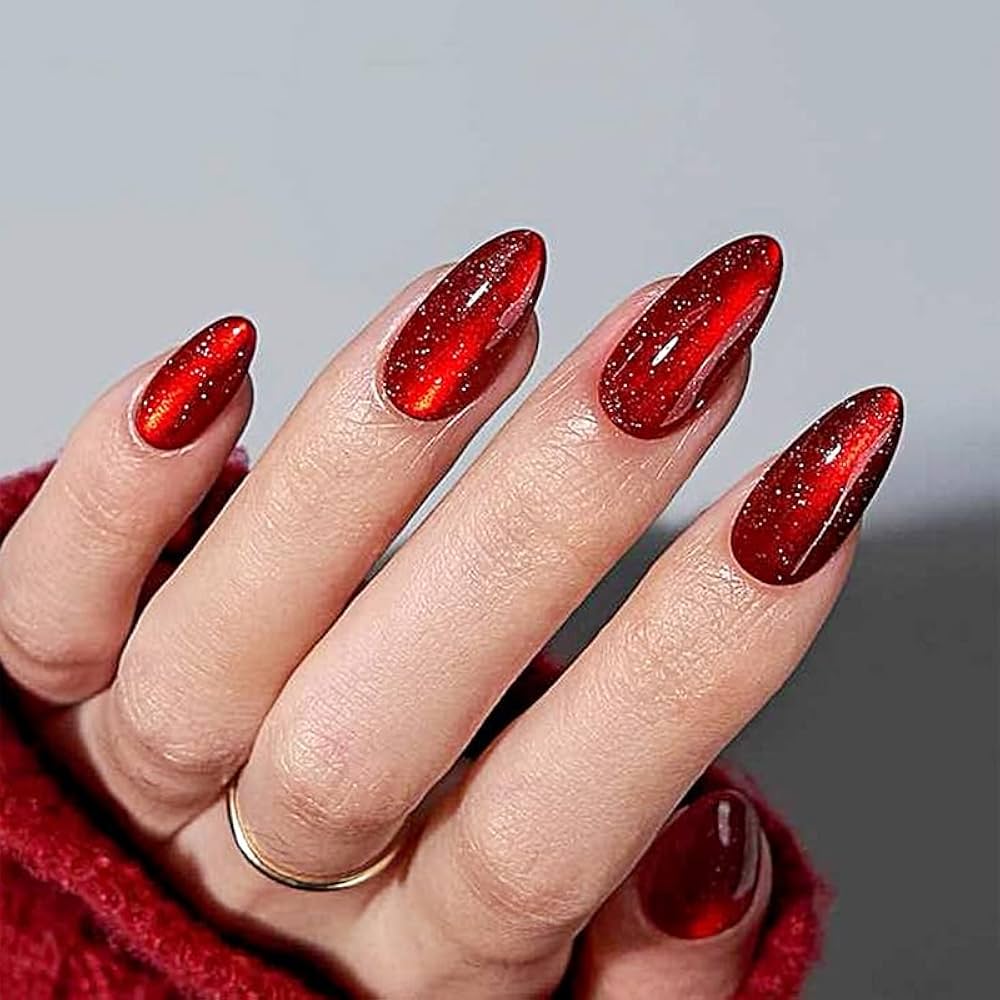 unhas vermelhas curtas