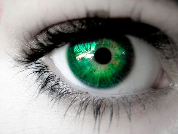 maquiagem para olhos verdes com glitter