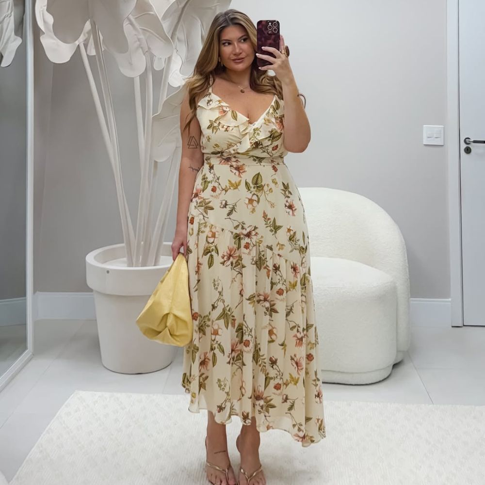 vestido midi floral com fenda