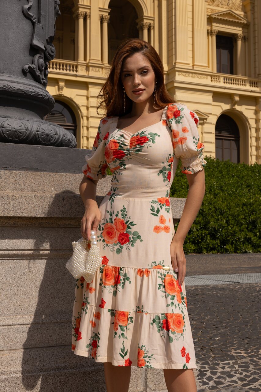 vestido midi floral sem mangas